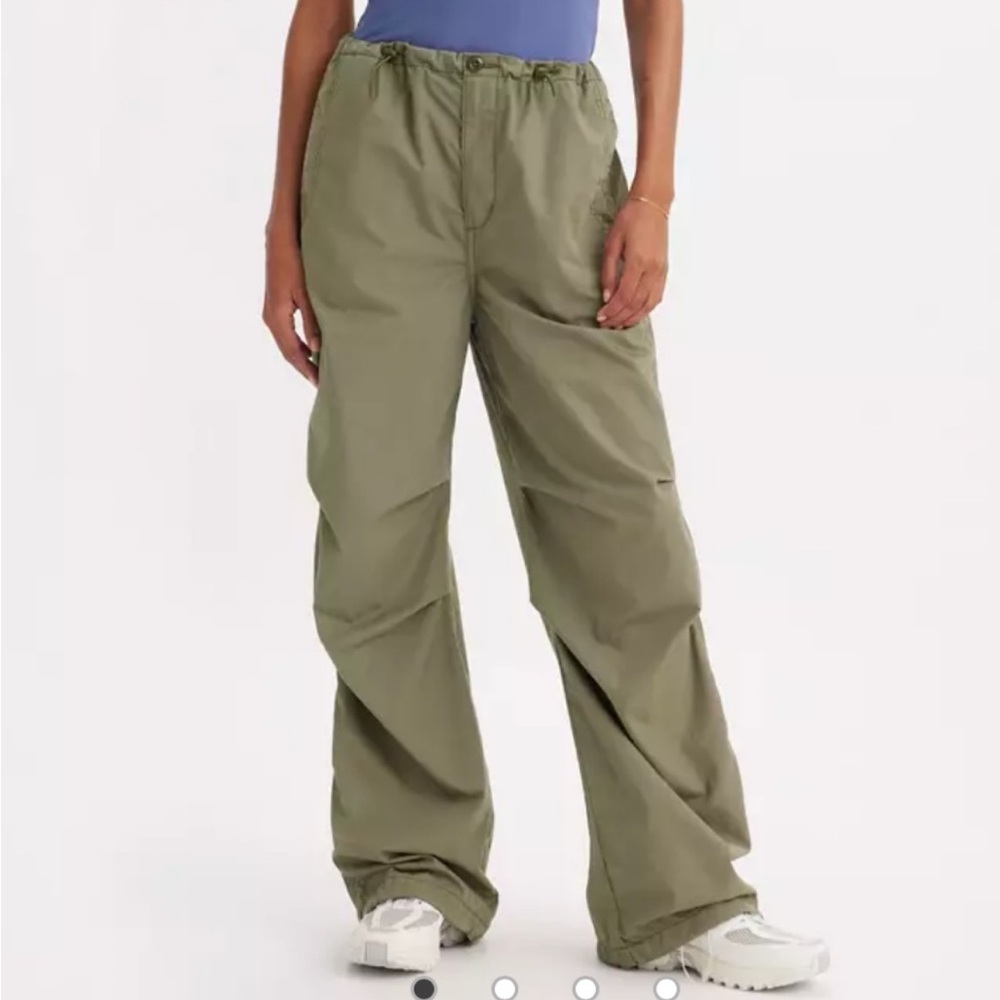 NWT - Levi’s parachute pants